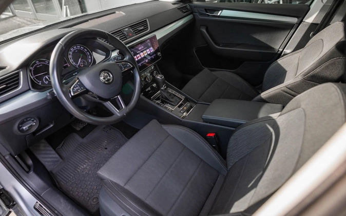 Skoda Superb cena 99500 przebieg: 121747, rok produkcji 2019 z Łódź małe 781